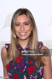 3,188 Host Renee Photos & High Res Pictures