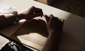 Στην έκθεση οι υποψήφιοι καλούνται να αναπτύξουν ποιες δυσκολίες θα αντιμετωπίσει ένας αθλητής ή μία αθλήτρια και ποια προσόντα θα πρέπει να διαθέτει για να τις ξεπεράσει και να πετύχει τους. Panellhnies 2021 Live Premiera Shmera Gia Ta Epal Me Nea Ellhnika Newsbomb Eidhseis News