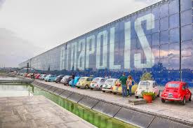 Etnapolis la città del tempo ritrovato, viene inaugurato nel etnapolis è raggiungibile da catania e dalla tangenziale di catania per mezzo della strada statale. Catania A Etnapolis I Bambini Barattano I Propri Giocattoli Giornale Di Sicilia