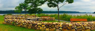 Il compte donc plus de vingt ans d'expérience au sein de l'administration d'une métropole. Town Of Hudson Jack Layton Park