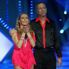 Rtl bestätigt jetzt offiziell, welche stars um den titel dancing star kämpfen.! Let S Dance 2018 Am 18 5 2018 Kritik Gute Bunte Tanzreiche Show