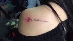 Tattoo cành lá và tattoo lông. Hinh XÄƒm Hoa Tren Vai Ná»¯