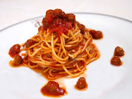 Come al solito ho trovato al supermercato di turno quello che vendono come ossa da brodo/schiene di pollo. Spaghetti Con Le Polpette E Una Ricetta Italiana Di Testa E Di Gola