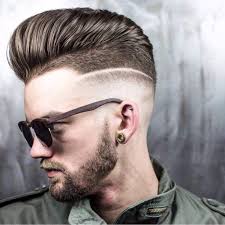 Interessante Variante Von Mannerfrisur Mit Ubergang Und Undercut Lange Haare Manner Manner Frisur Kurz Haarschnitt Manner