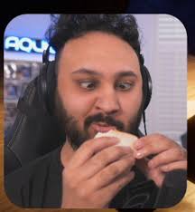 From le hub. This guy is watching everything. 😂