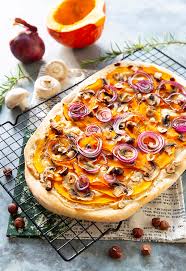 Pizza Vegetale Potimarron Et Oignon Rouge Recette Recette Recettes De Cuisine Recette Aperitif Dinatoire