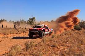 Local rider david walsh tops finke bikes prologue | finke desert race. Das Finke Desert Race In Alice Springs Laut Staubig Und Verruckt Swiss Nomads