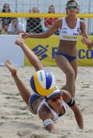 Estás jugando a voleibol de playa. 10 Ideas De Voleibol Voleibol Voley Deportes