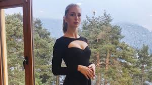 Aracında uyuşturucu bulunduktan sonra mahkemede yargılanan ayşegül çınar, yalan ve tuzağın içinde kaldığını belirterek yakın zamanda geçtiğimiz haftalarda aracında 19 gram uyuşturucu madde bulunan ayşegül çınar, gündeme geldiği kötü olay yüzünden rol aldığı yasak elma dizisinden. Yasemin Kay Allen Kimdir Kac Yasinda Nereli Boyu Kac Instagram Fotograflari Gundemde