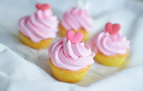 En Fevrier Difficile De Faire Un Choix Parmi Les Recettes Liees A L Actualite Mardi Gras Tombe La Veille De Recette Cupcake Vanille Recette Cupcake Cupcakes