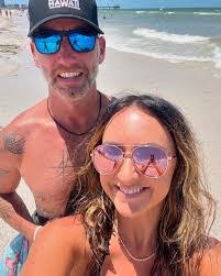 Deanna Earle's Instagram, Twitter & Facebook