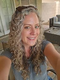 Ceramic straightening brush for sleek hair