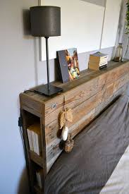 Tete De Lit En Palette 15 Idees Do It Yourself Pour Votre Deco En 2020 Tete De Lit Palette Lit En Palette Tete De Lit Rustique En Bois