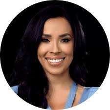 Adriana Castro's Instagram, Twitter & Facebook