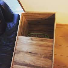 aya hirano on instagram 猫のトイレカバー作ったよ 上から出入りするタイプ トイレから直にジャンプできないようにしたから これてチップが転がる事も少なくなるかな 蝶番だけ やり直さないといけないんだ また週末やろう 2000円くらいの材料費でした decor