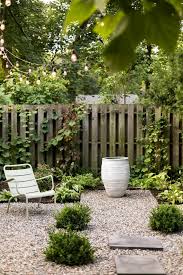 1001 Deko Ideen Mit Steinen Im Garten Kreativ Und Einzigartig Gartenumgestaltung Garten Landschaftsbau Paletten Garten