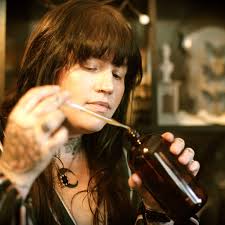 Memento Mori: An Introduction to Victorian-Inspired Perfumery