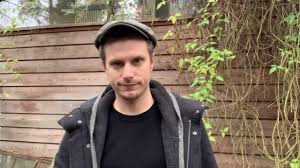 Beide suchen sich drei leute aus dem publikum aus, die sie als spielkarten „missbrauchen. Moritz Neumeier Ich Weiss Das Doch Auch Nicht Laterne Facebook