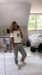 It's clear sneakers pair flawlessly with sweats (ahem, that first 'fit). Do Guys Like It When Women Wear Sweatpants Or When They Dress Up Quora