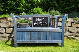 Ob als einzelnes gartenmöbel in einer schön gestalteten gartenecke oder auch auf dem balkon: Gartenmobel Die Platz Schaffen Die Truhenbank Garten Blog