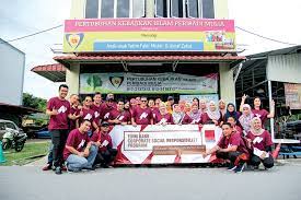 Prihatin terhadap mereka yang kurang bernasib baik, koperasi kakitangan petronas berhad (kopetro) meraikan 32 anak yatim dan melalui program ini, ia sedikit sebanyak dapat menyantuni pelajar dan juga anak yatim di rumah berkenaan dalam membeli pakaian raya mereka. Providing Assistance To The Community