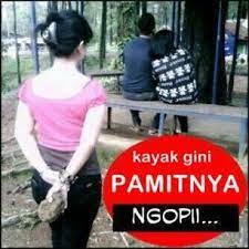 Biasanya digunakan untuk memotret ekspresi seseorang misalnya juga memperlihatkan kerutan wajah pada subjek agar terlihat dramatis. 28 Ide Ngopi Dulu Di 2021 Gambar Lucu Semuanya Lucu Meme Lucu