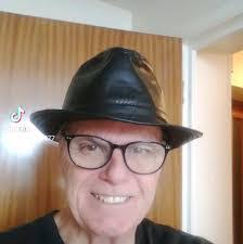 Robert Sweetland's Instagram, Twitter & Facebook