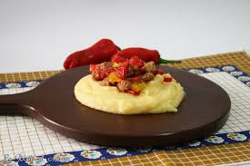 Polenta con sugo di spuntature e salsicce. Peperoni E Salsiccia Con Polenta Le Ricette Di Marina