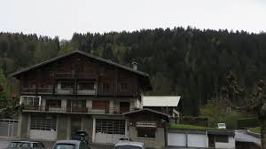 Mca décline à la fois une gamme de maisons individuelles traditionnelles ou contemporaines sur plans mais personnalisables. Maisons Et Chalets Typiques Des Alpes