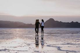 Best time to visit bonneville salt flats. Winter Outfit Ideas Of Outfits For Photoshoots In Fall Winter Salt Flats