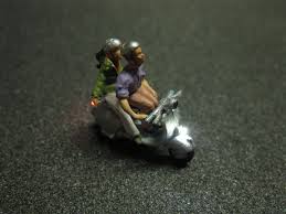 Modell Figur Motorroller Mit Parchen Led Beleuchtung Spur N