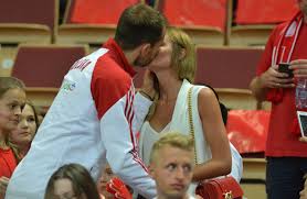 Nie mógł oderwać od niej rąk! Bartosz Kurek Ma Kolejne Powody Do Radosci Anna Grejman Przyjela Jego Oswiadczyny Sportowy24 Pl