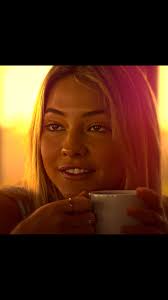 Madelyn Cline: The Stunning Sarah Cameron from Outer Banks