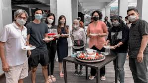 Tapi kevin pengaruhi lula buat tak usah telepon kakaknya dulu. Potret Kompak Para Pemain Buku Harian Seorang Istri