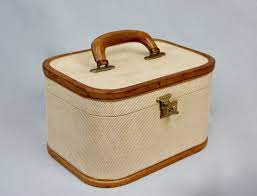 Get vanity box at best price with product specifications. Delvaux Bruxelles Vintage 1960s Vanity Case Travel Bag With Lock Vanity Case Travel Bag Vintage Luggage