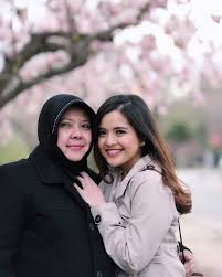 Instagram/@tasyakamilaartis tasya kamila dan suaminya, randi bachtiar. Bride To Be Ini Gaya Kece Tasya Kamila Jelajah New York