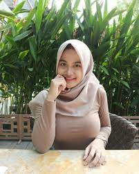 Pin Di Jilbab Mama Muda Cantik