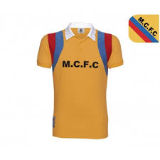 Maillot De Football Retro De Julian Ross Dans Olive Et Tom Retrofootball