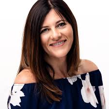 Dianne reached out needing to update her headshots, I was happy to help. If  you need updated headshots let's connect. Hair and makeup by @holly.mudge .makeup.artist