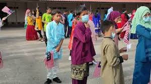 Sudah menjadi tradisi di setiap sekolah di mana apabila bermulanya bulan ogos, pastinya rancangan dan program berkaitan sambutan kemerdekaan negara akan diadakan bagi memupuk semangat patriotik dan sifat cintakan negara di kalangan diri murid. Descargar 160818 Sambutan Bulan Kemerdekaan Peringkat Sekolah Mp3 Gratis Mimp3