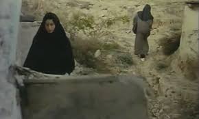 Kiarostami manages to insert some compelling subtexts in through the olive trees, which has more of a driving force then and life goes on. Zeytin Agaclari Altinda Zire Darakhatan Zeyton Filmi Sinemalar Com