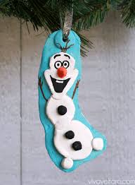 Make this gorgeous christmas wreath to decorate your home. 15 Christmas Decorations To Make With Children