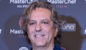 Locatelli è stato infatti ingaggiato per sostituire lo chef carlo cracco, e a distanza di ben 2 stagioni si può dire che in realtà, locatelli, ha saputo infatti a tal proposito, la moglie di locatelli, plaxy locatelli, aggiunge: Masterchef Italia Chi E Giorgio Locatelli