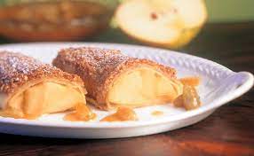 apfel palatschinken mit nusskruste und karamell rosinen rezept rezept rosinen rezepte palatschinken
