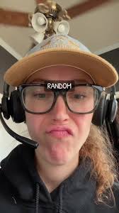 NOT A SPOILER! And I don’t think this is that deep, I just find it strange  lol ⚔️ . Why give him two long swords if he never uses them?! #onyxstorm  #fourthwing #xadenriorson #xaddy