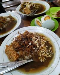 Lihat juga resep sambal mata ala nasi campur bali enak lainnya. Penasaran Sama Rasanya Nasi Campur Dengan Kuah Rawon Cobain Makan Di Rawon Pak Pangat Gotravelly