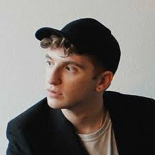 Daniel Siegert's Instagram, Twitter & Facebook