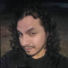 got to play a fake artist singing her fake hit song at a fake award show