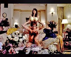Elizabeth hurley in austin powers (i.redd.it). Elizabeth Hurley