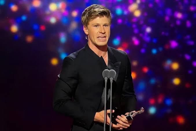 Robert Irwin dedicates first-ever Logie Award to his family in touching speech: 'What an honour' - Yahoo Lifestyle Australia